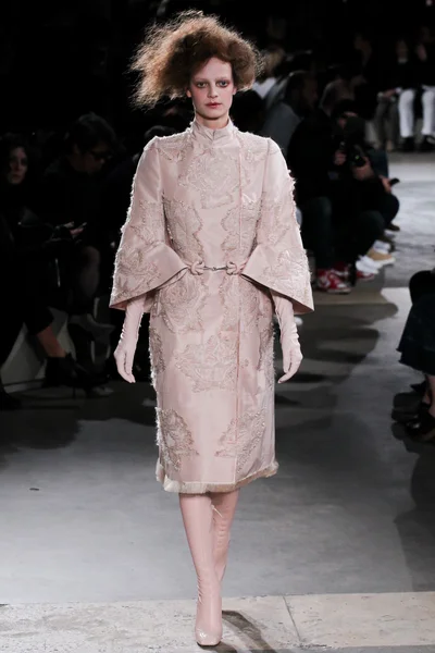 Look 10